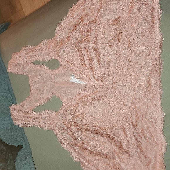 Intimate - Picture 3 of 4